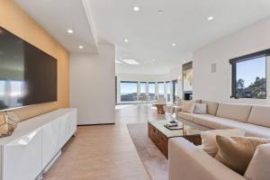 a living room with a couch and a table at Wander Malibu Canyon in Malibu Beach