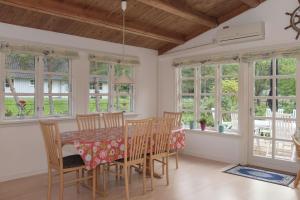 Un lugar para sentarse en Awesome Home In Ebeltoft With 3 Bedrooms And Wifi