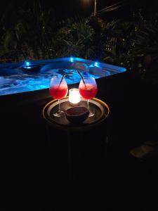 Nápoje v ubytování Bungalows Ti Lodge Martinique - près de la plage avec jacuzzi privé