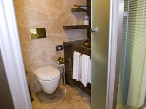 A bathroom at The Hera Platinum Hotel