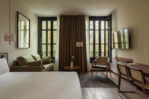 Postel nebo postele na pokoji v ubytování Batimont Suites & Apartments