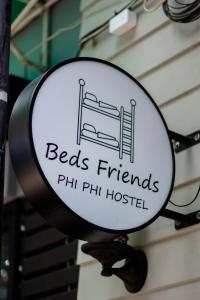 Sertifikat, penghargaan, tanda, atau dokumen yang dipajang di Beds Friends Phi Phi Hostel - Party Hostel