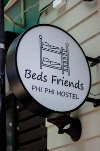 Sertifikat, penghargaan, tanda, atau dokumen yang dipajang di Beds Friends Phi Phi Hostel - Party Hostel