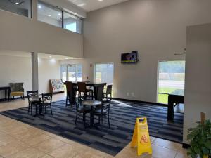 a dining room with chairs and a table in a room at Executive Inn in Baker