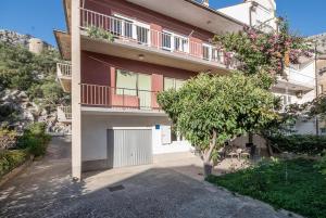 Budova, v ktorej sa apartmán nachádza
