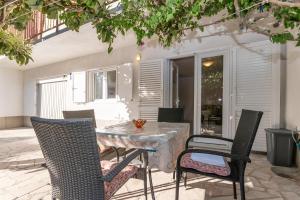 Patio alebo iná vonkajšia časť ubytovania Apartment Tom