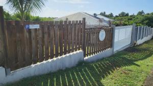 Zahrada ubytování Bungalows Ti Lodge Martinique - près de la plage avec jacuzzi privé