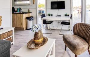 Μια τηλεόραση ή/και κέντρο ψυχαγωγίας στο Havenlodge 13 Naarden