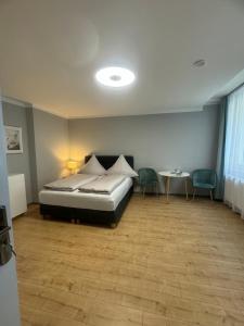 a bedroom with a bed and two chairs and a table at City Appartement am Hauptbahnhof in Nürnberg +52 photos