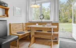 a room with a table and a window at Gorgeous Apartment In Svaneke With Wifi in Svaneke