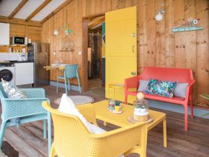 Kuchyň nebo kuchyňský kout v ubytování Bungalows Ti Lodge Martinique - près de la plage avec jacuzzi privé