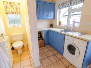 Ένα μπάνιο στο Betty's Farm Cottage +90 φωτογραφίες