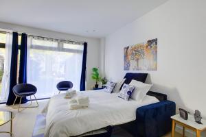 Photo de la galerie de l'établissement 328 Suite Nathaniel - Superb apartment in Paris, à Saint-Mandé 7 autres photos