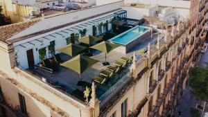 Bazén v ubytování Aquitania Home Suites nebo v jeho okolí