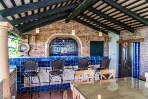 Imagen de la galería de Casa Galeana- Tropical 1-BD 1-WC Mountain Top Luxury Suite with Stunning Views, en Ajijic