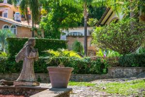 Imagen de la galería de Casa Galeana- Tropical 1-BD 1-WC Mountain Top Luxury Suite with Stunning Views, en Ajijic