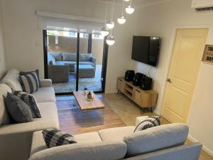 Χώρος καθιστικού στο Beautiful 4 bedroom house in gold coast