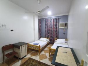 Un pat sau paturi într-o cameră la david hostel