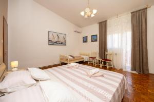 Posteľ alebo postele v izbe v ubytovaní Apartman Seashell + 17 fotografií