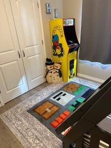 New Condo No stairs, Branson Skyline, Games Arcade, Central的游戏室