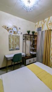 Postel nebo postele na pokoji v ubytování Serdena Homestay Fronting Cuatro Islas
