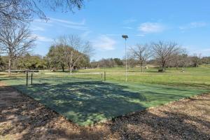 Ruby Dell Ranch - Just 10 mins from downtown Waco外面的花园