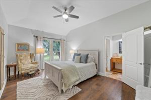 Ruby Dell Ranch - Just 10 mins from downtown Waco客房内的一张或多张床位