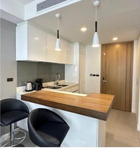 Η κουζίνα ή μικρή κουζίνα στο Oceanstone condo Bangtao Beach