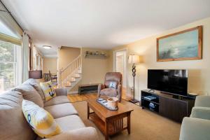 Televisyen dan/atau pusat hiburan di Sun Room Beaches and Dog Welcome