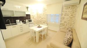 Kuchyňa alebo kuchynka v ubytovaní Apartment Vallamar free parking