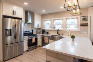 A cozinha ou kitchenette de SDSU and Downtown Less Than 10 Min, Game Room, and Fire Pit