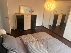 a living room with a couch and a dresser at WEIDEN51 - Apartment für Business & Familien in Fürstenfeldbruck
