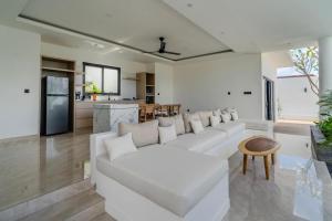 Kuchyň nebo kuchyňský kout v ubytování Luxury Villa 2br In Padonan Canggu