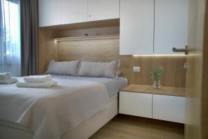 a bedroom with a bed with two towels on it at Forest Zlatni Bor in Zlatibor
