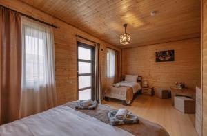 Postel nebo postele na pokoji v ubytování Chateau Ateni Cottages