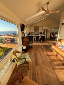 Η κουζίνα ή μικρή κουζίνα στο Sinclair Island House on Cliff