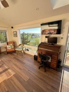 Χώρος καθιστικού στο Sinclair Island House on Cliff +48 φωτογραφίες