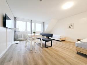 a room with a table and a bed and a bedroom at Tolstov Apartments - 3 Room Apartments - 25 min Messe DUS in Duisburg
