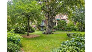Taman di luar Enjoy Boston Private Patio On Montgomery Park