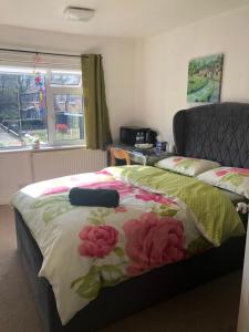 a bedroom with a bed with flowers on it at 34 Furlong Close Room in a Home in Oxford