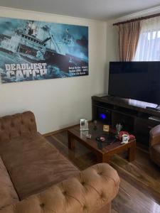 TV a/nebo společenská místnost v ubytování Habitación grande baño en suite privado