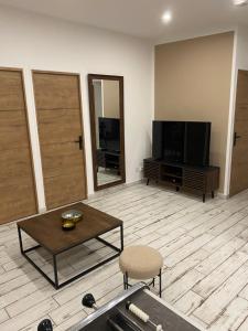 TV a/nebo společenská místnost v ubytování Charmante Maison Wicroise