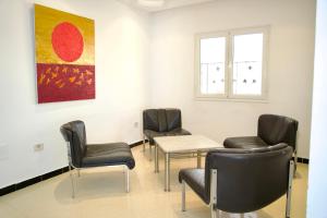 Spacious 2-Floor Apt in Lavandolive Residence的休息区