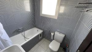 Spacious 2-Floor Apt in Lavandolive Residence的一间浴室
