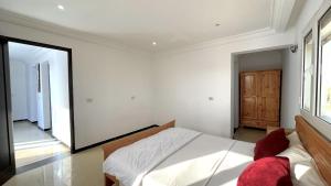Spacious 2-Floor Apt in Lavandolive Residence客房内的一张或多张床位