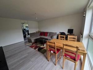 Ruang duduk di Large 1 bed flat in Purley close to train station
