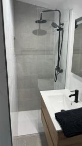 Ванная комната в Precioso ático con terraza en centro de Alicante