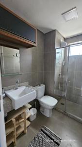 Et badeværelse på FLAT PÉ NA AREIA Carneiros Tamandaré + 15 billeder