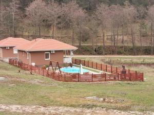 A piscina em ou perto de Šarganska Idila