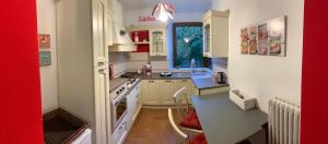 Kuchyň nebo kuchyňský kout v ubytování BB Borgo Biella Home